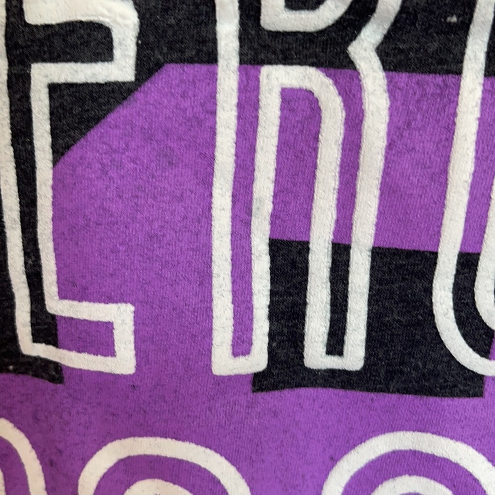 Aeropostale t-shirt size L. In like new condition - Picture 2 of 4